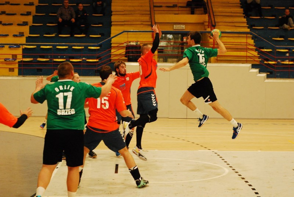 SKS Orlik Brzeg bardzo pewnie wygrywa u siebie ze Świebodzinem