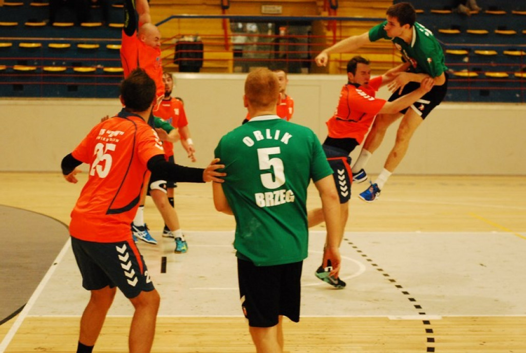 SKS Orlik Brzeg bardzo pewnie wygrywa u siebie ze Świebodzinem