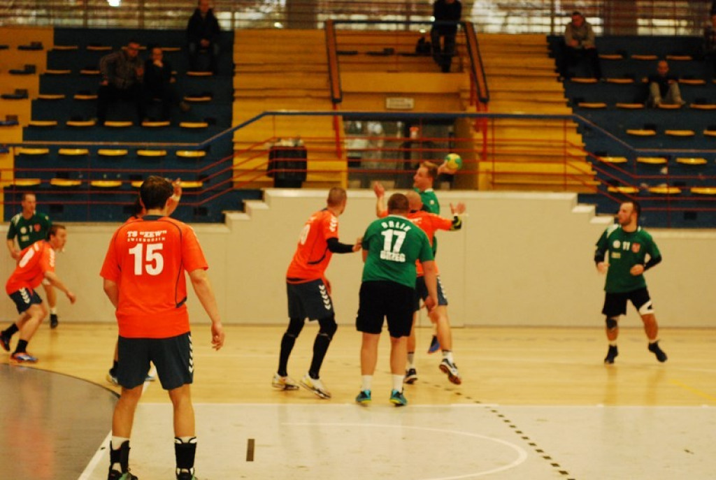 SKS Orlik Brzeg bardzo pewnie wygrywa u siebie ze Świebodzinem