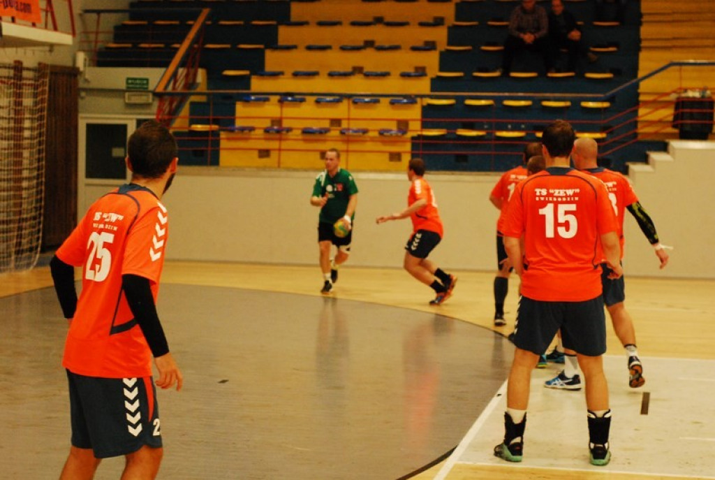 SKS Orlik Brzeg bardzo pewnie wygrywa u siebie ze Świebodzinem