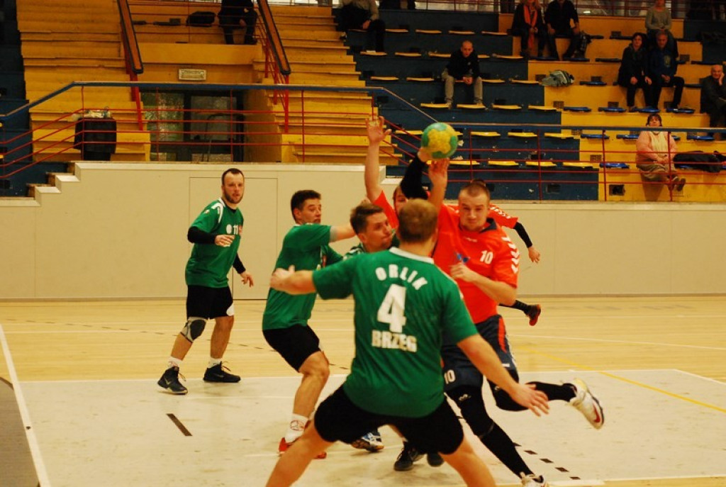 SKS Orlik Brzeg bardzo pewnie wygrywa u siebie ze Świebodzinem