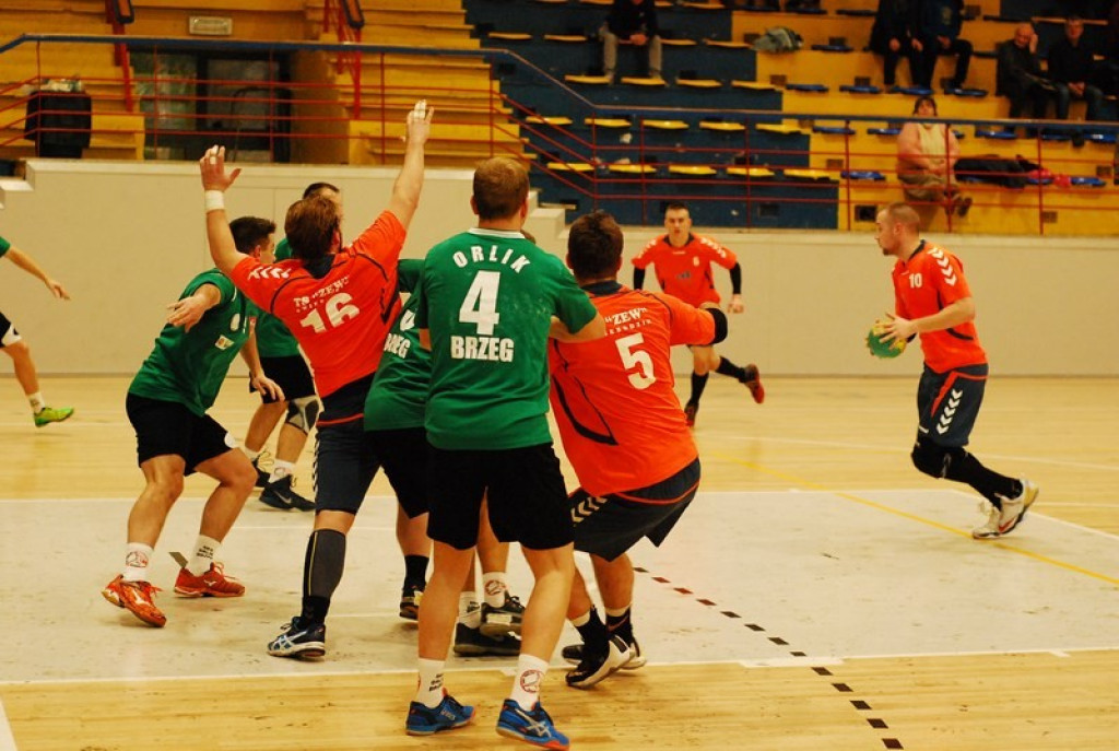 SKS Orlik Brzeg bardzo pewnie wygrywa u siebie ze Świebodzinem