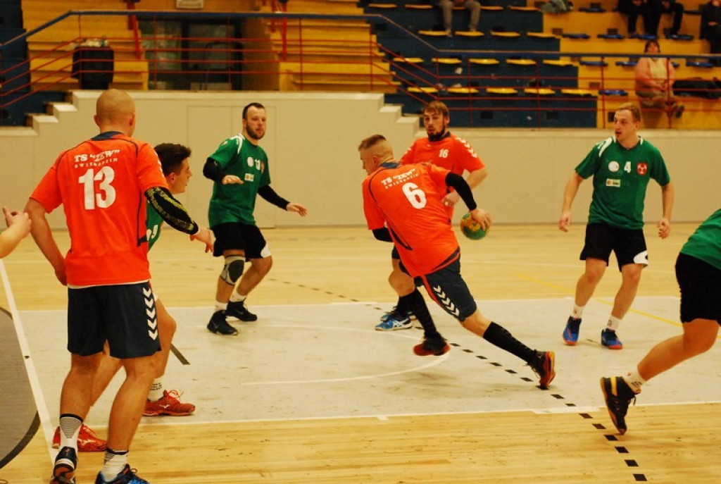 SKS Orlik Brzeg bardzo pewnie wygrywa u siebie ze Świebodzinem