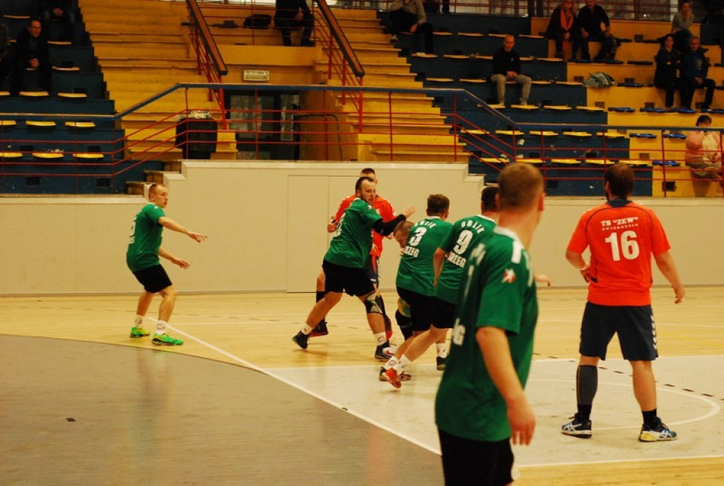 SKS Orlik Brzeg bardzo pewnie wygrywa u siebie ze Świebodzinem