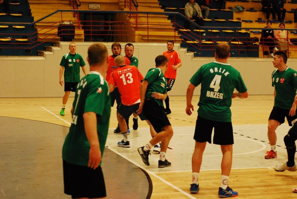 SKS Orlik Brzeg bardzo pewnie wygrywa u siebie ze Świebodzinem