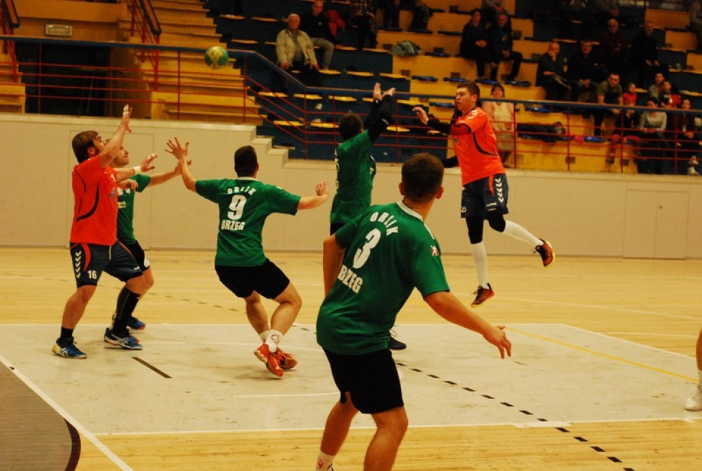 SKS Orlik Brzeg bardzo pewnie wygrywa u siebie ze Świebodzinem