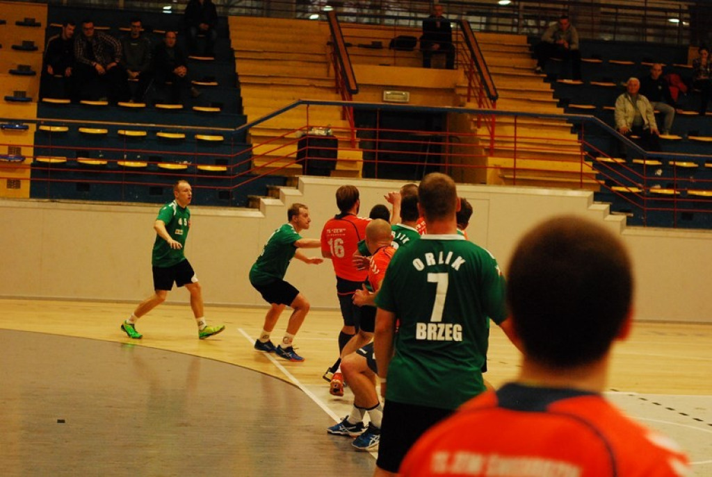 SKS Orlik Brzeg bardzo pewnie wygrywa u siebie ze Świebodzinem