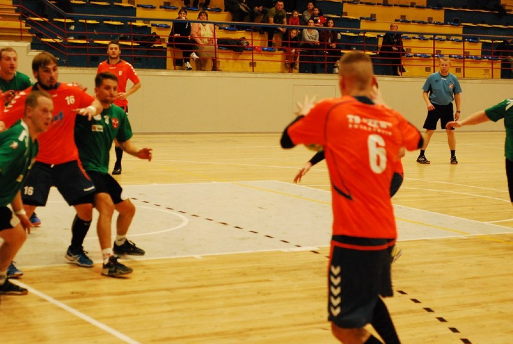 SKS Orlik Brzeg bardzo pewnie wygrywa u siebie ze Świebodzinem