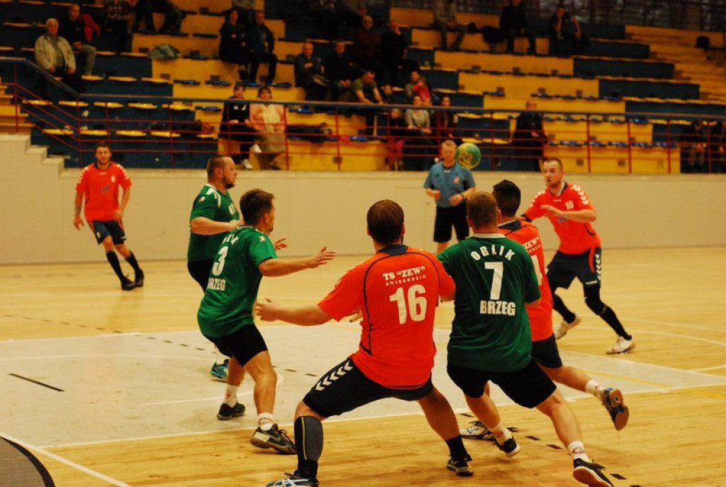 SKS Orlik Brzeg bardzo pewnie wygrywa u siebie ze Świebodzinem