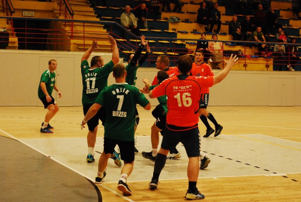 SKS Orlik Brzeg bardzo pewnie wygrywa u siebie ze Świebodzinem