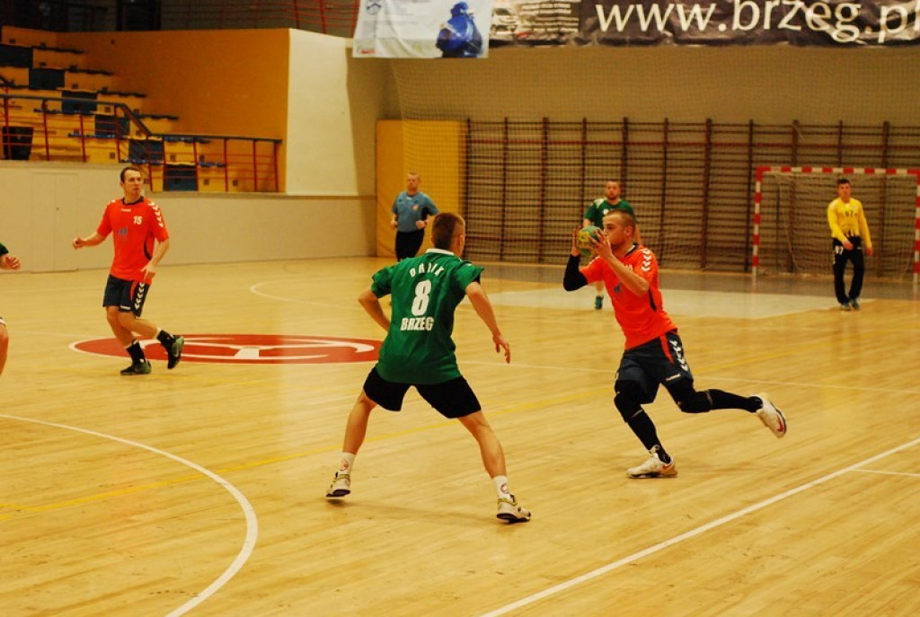 SKS Orlik Brzeg bardzo pewnie wygrywa u siebie ze Świebodzinem