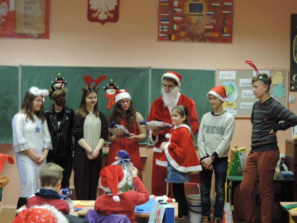 Święty Mikołaj zawitał do Zespołu Szkół nr 1 w Brzegu