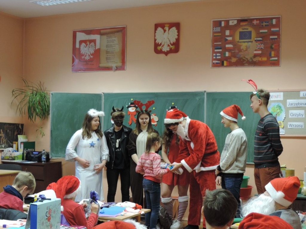 Święty Mikołaj zawitał do Zespołu Szkół nr 1 w Brzegu