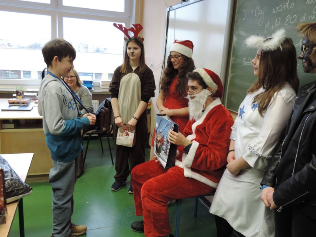 Święty Mikołaj zawitał do Zespołu Szkół nr 1 w Brzegu