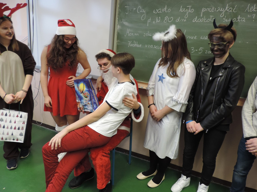 Święty Mikołaj zawitał do Zespołu Szkół nr 1 w Brzegu