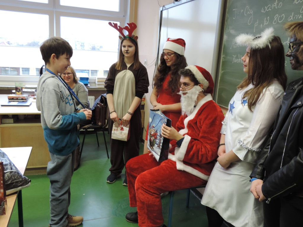 Święty Mikołaj zawitał do Zespołu Szkół nr 1 w Brzegu