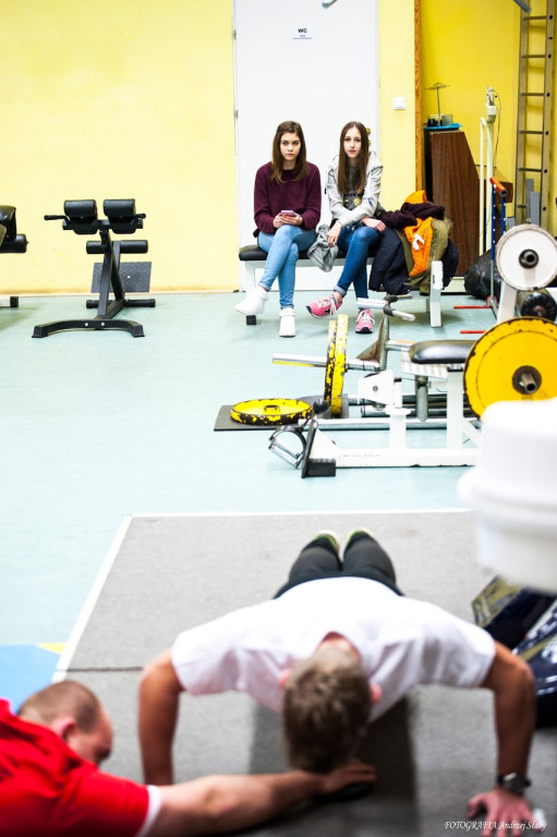 Mikołajkowy Gimnazjalny Trójbój Siłowy