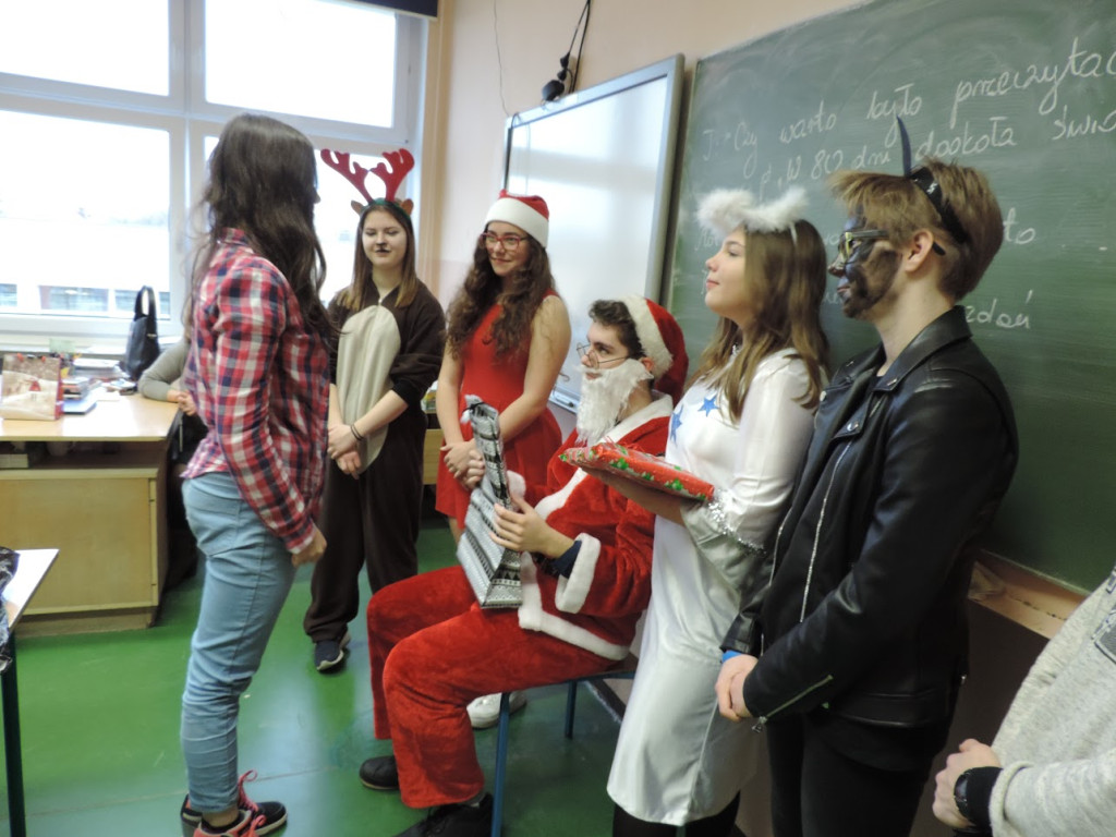 Święty Mikołaj zawitał do Zespołu Szkół nr 1 w Brzegu