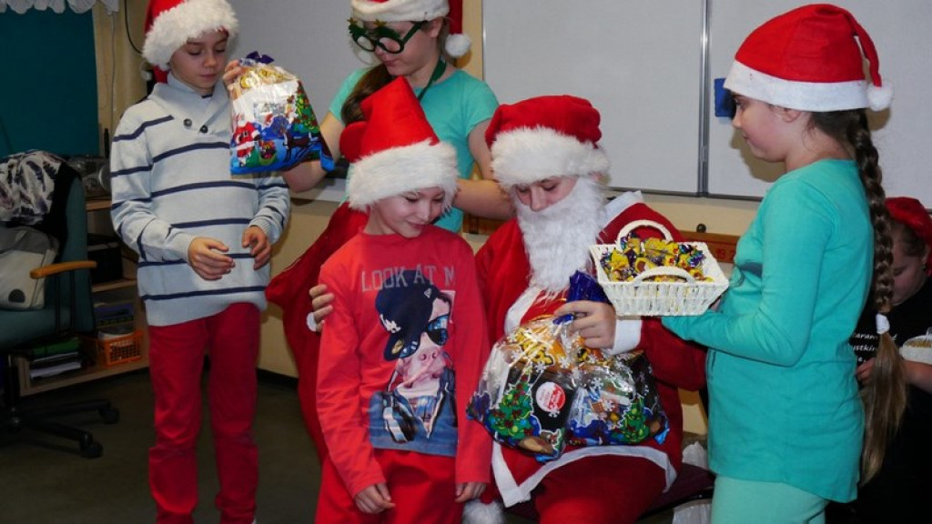 Mikołaj w PSP w Olszance...