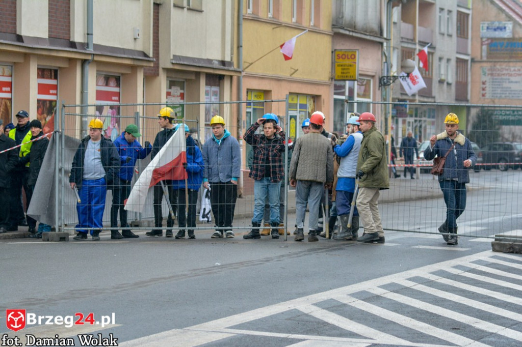 Wojewódzkie obchody 35. rocznicy wprowadzenia stanu wojennego [FOTORELACJA]