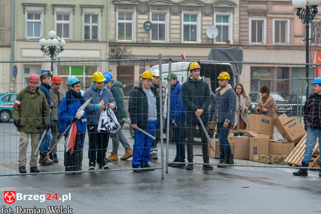 Wojewódzkie obchody 35. rocznicy wprowadzenia stanu wojennego [FOTORELACJA]