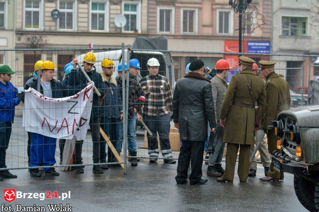 Wojewódzkie obchody 35. rocznicy wprowadzenia stanu wojennego [FOTORELACJA]