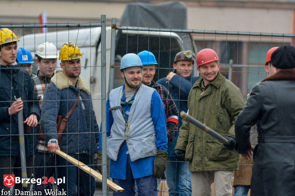 Wojewódzkie obchody 35. rocznicy wprowadzenia stanu wojennego [FOTORELACJA]