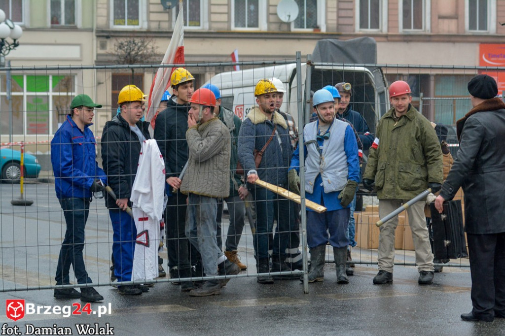 Wojewódzkie obchody 35. rocznicy wprowadzenia stanu wojennego [FOTORELACJA]