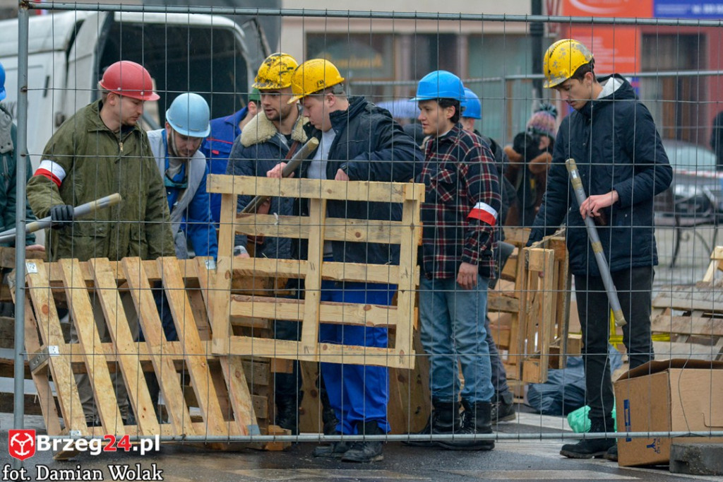 Wojewódzkie obchody 35. rocznicy wprowadzenia stanu wojennego [FOTORELACJA]