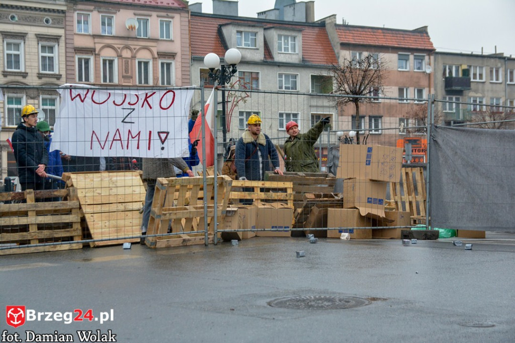 Wojewódzkie obchody 35. rocznicy wprowadzenia stanu wojennego [FOTORELACJA]