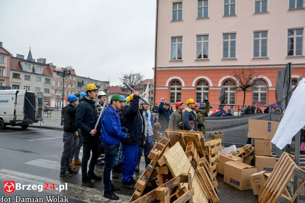 Wojewódzkie obchody 35. rocznicy wprowadzenia stanu wojennego [FOTORELACJA]