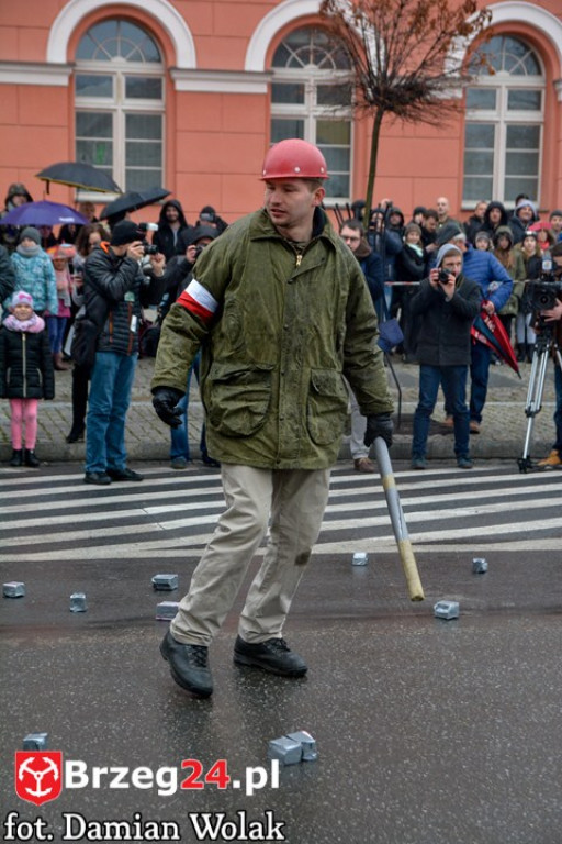 Wojewódzkie obchody 35. rocznicy wprowadzenia stanu wojennego [FOTORELACJA]