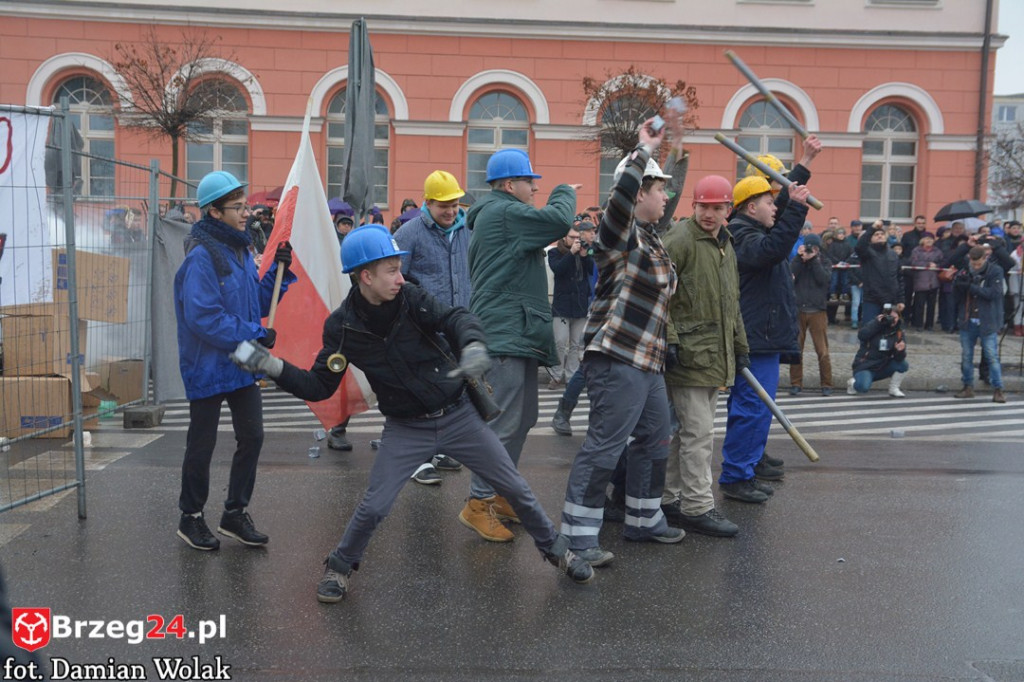 Wojewódzkie obchody 35. rocznicy wprowadzenia stanu wojennego [FOTORELACJA]