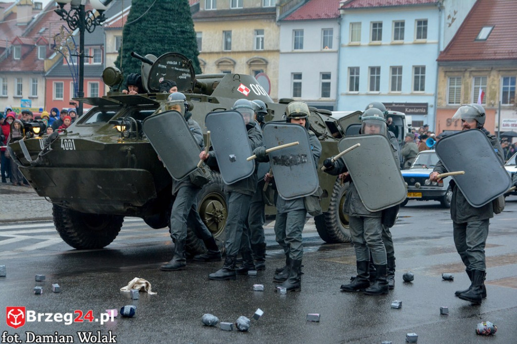 Wojewódzkie obchody 35. rocznicy wprowadzenia stanu wojennego [FOTORELACJA]
