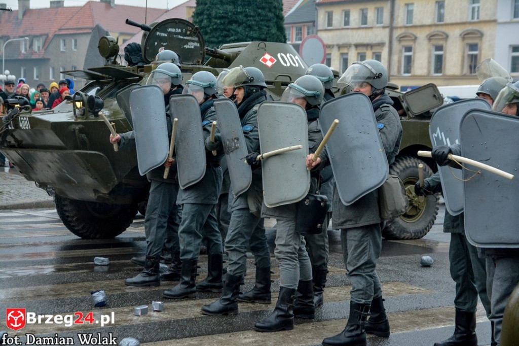 Wojewódzkie obchody 35. rocznicy wprowadzenia stanu wojennego [FOTORELACJA]