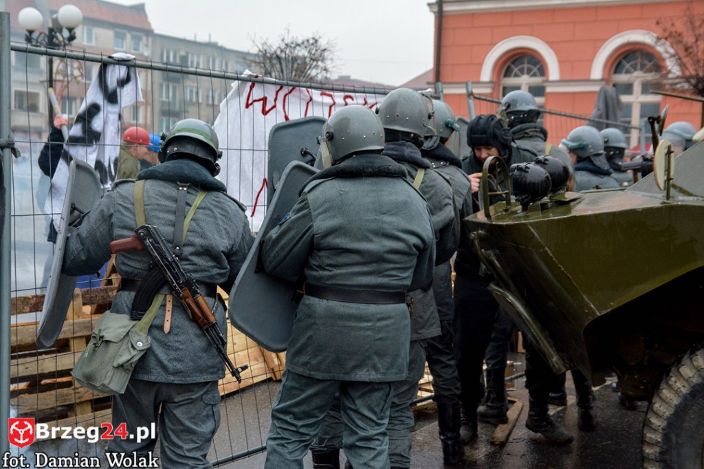 Wojewódzkie obchody 35. rocznicy wprowadzenia stanu wojennego [FOTORELACJA]