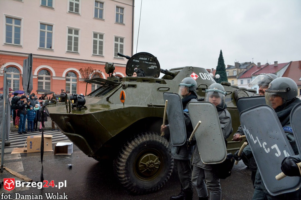 Wojewódzkie obchody 35. rocznicy wprowadzenia stanu wojennego [FOTORELACJA]