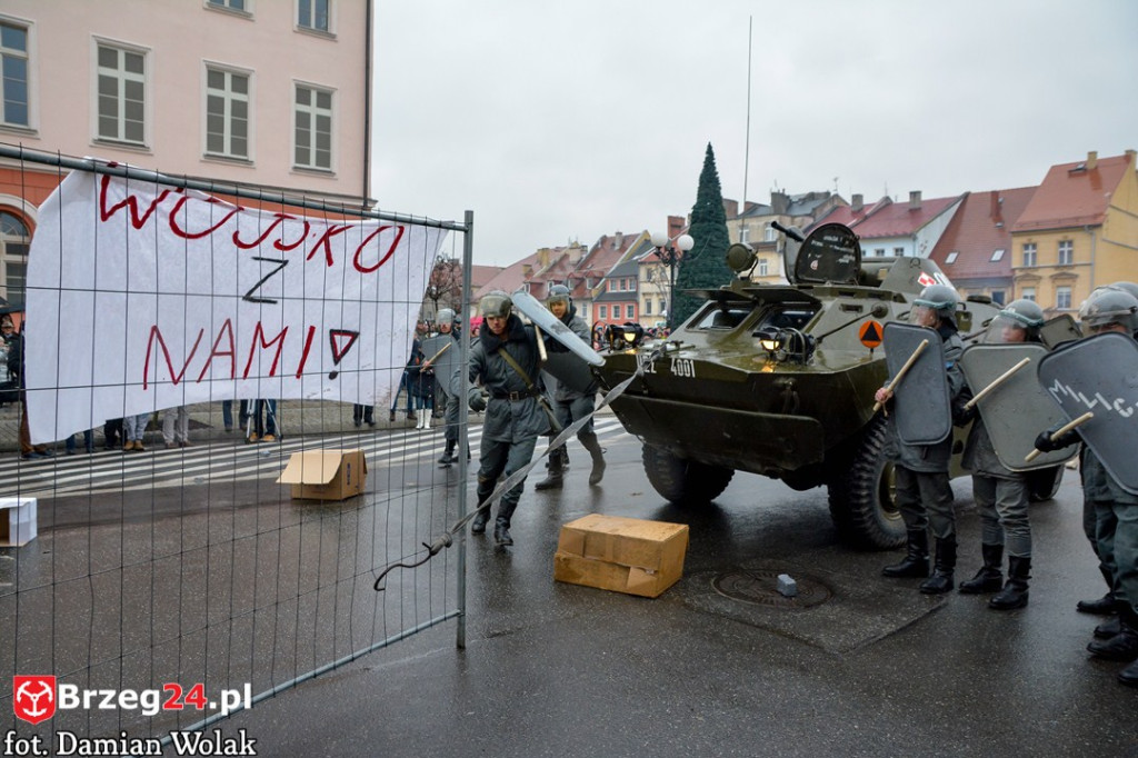 Wojewódzkie obchody 35. rocznicy wprowadzenia stanu wojennego [FOTORELACJA]