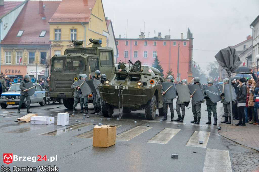 Wojewódzkie obchody 35. rocznicy wprowadzenia stanu wojennego [FOTORELACJA]