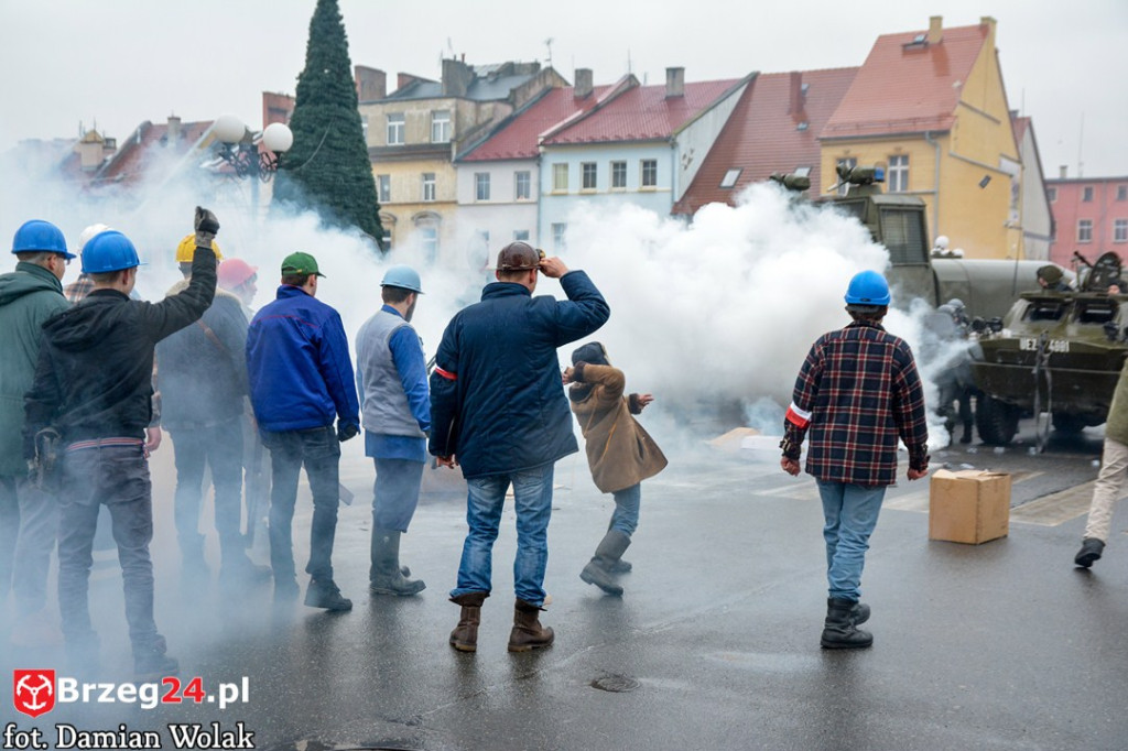 Wojewódzkie obchody 35. rocznicy wprowadzenia stanu wojennego [FOTORELACJA]