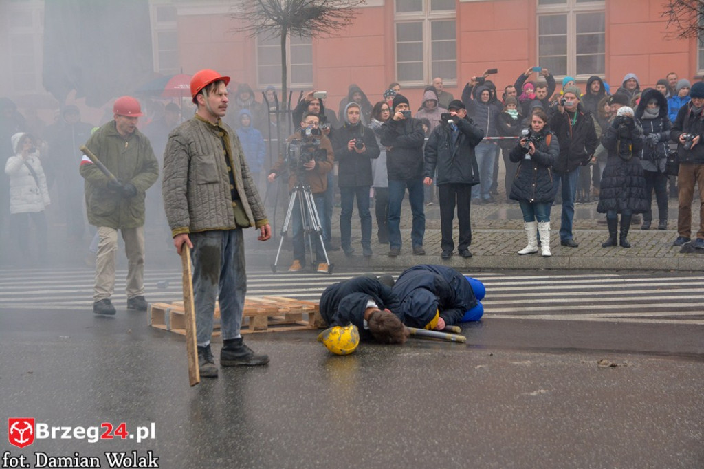 Wojewódzkie obchody 35. rocznicy wprowadzenia stanu wojennego [FOTORELACJA]