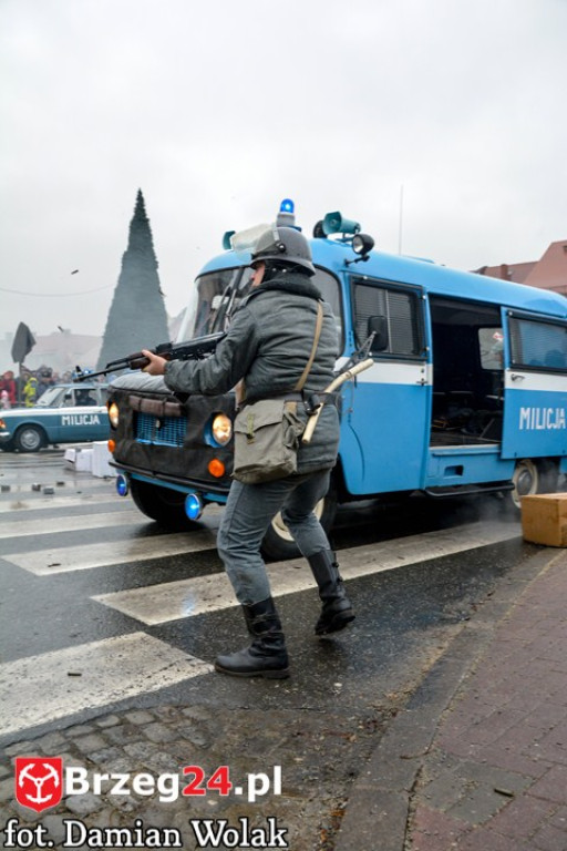 Wojewódzkie obchody 35. rocznicy wprowadzenia stanu wojennego [FOTORELACJA]