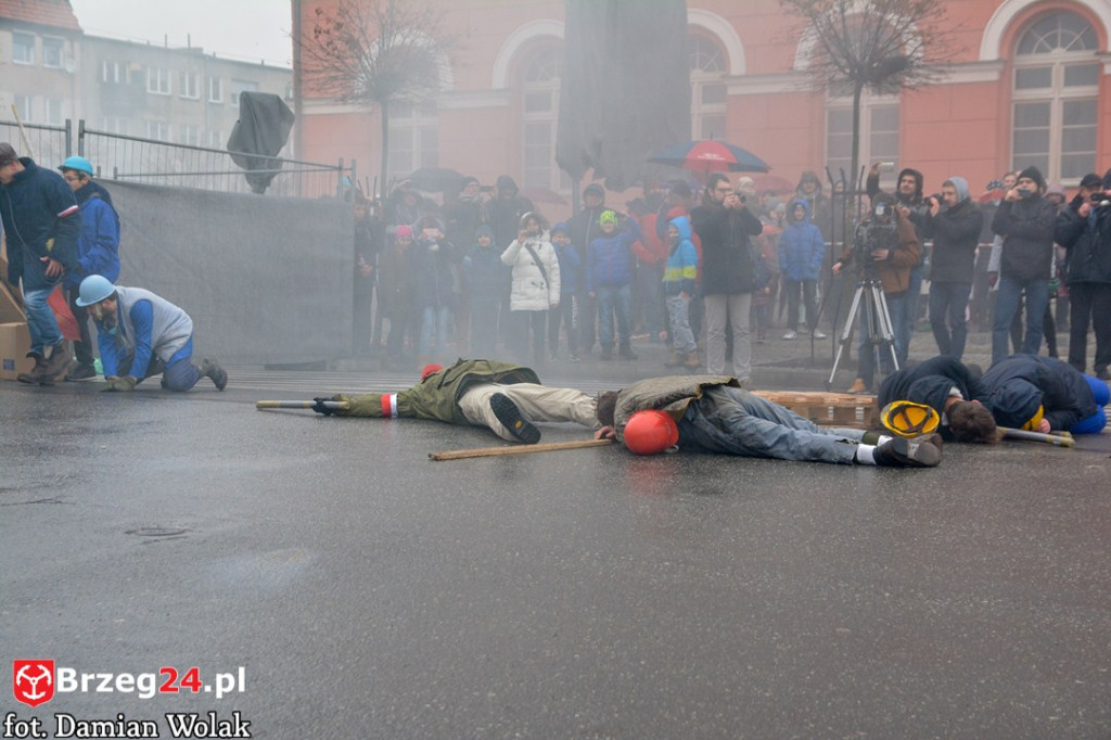 Wojewódzkie obchody 35. rocznicy wprowadzenia stanu wojennego [FOTORELACJA]