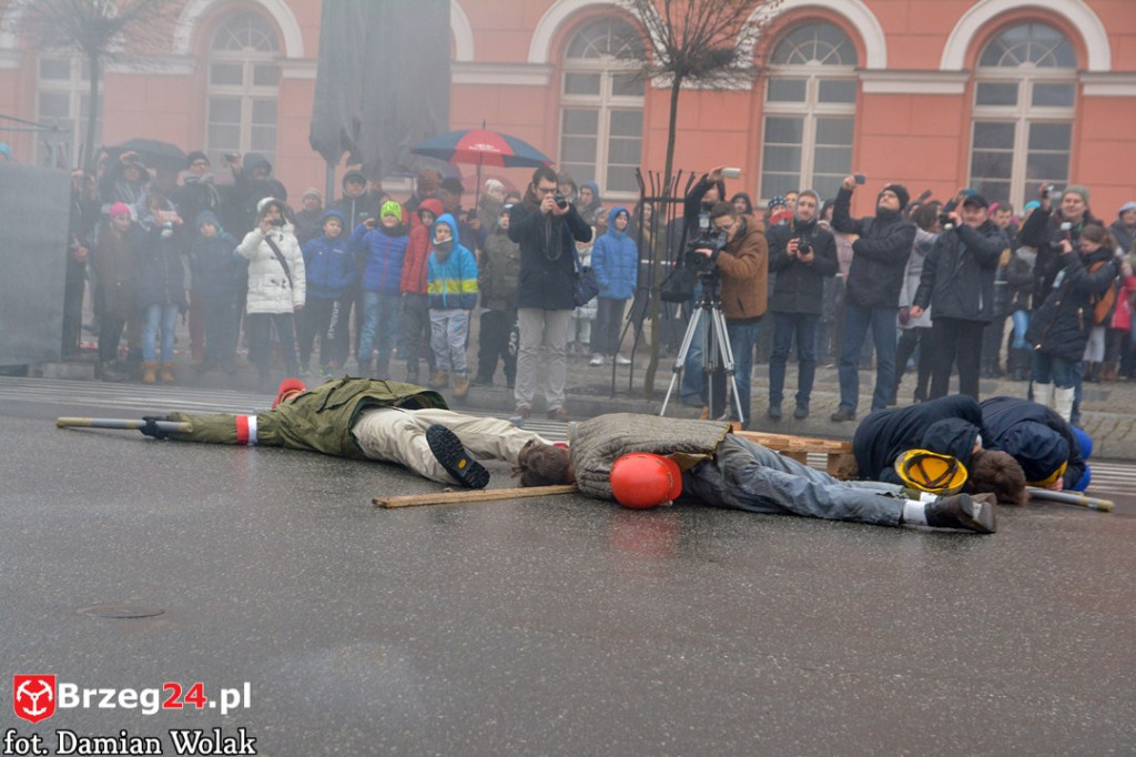 Wojewódzkie obchody 35. rocznicy wprowadzenia stanu wojennego [FOTORELACJA]