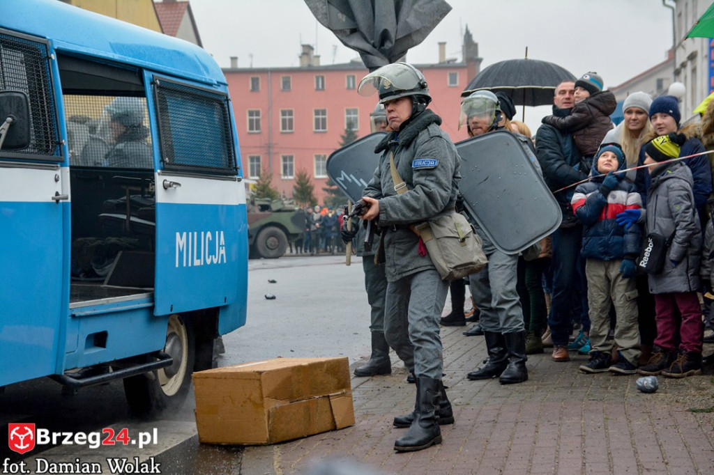 Wojewódzkie obchody 35. rocznicy wprowadzenia stanu wojennego [FOTORELACJA]