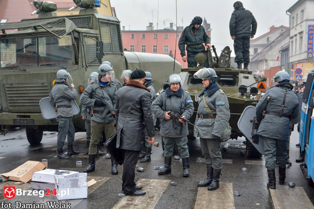 Wojewódzkie obchody 35. rocznicy wprowadzenia stanu wojennego [FOTORELACJA]