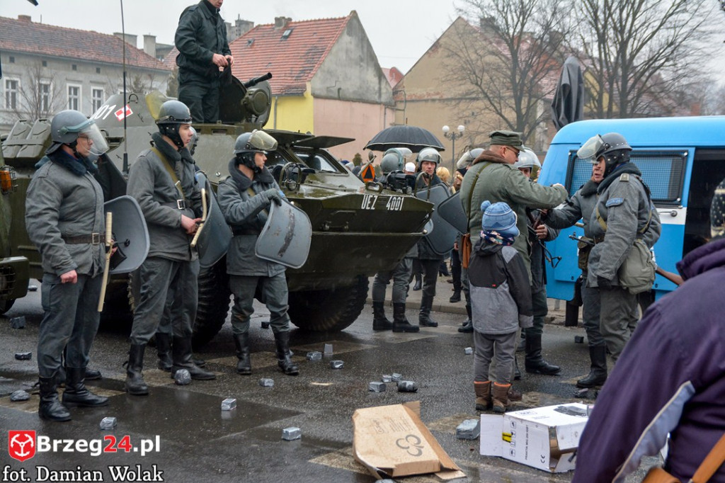 Wojewódzkie obchody 35. rocznicy wprowadzenia stanu wojennego [FOTORELACJA]