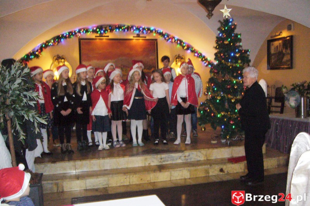 Uczniowie PSP nr 5 odwiedzili emerytowanych nauczycieli