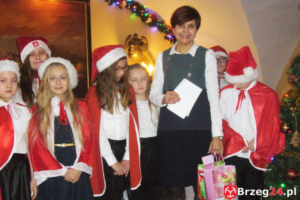 Uczniowie PSP nr 5 odwiedzili emerytowanych nauczycieli