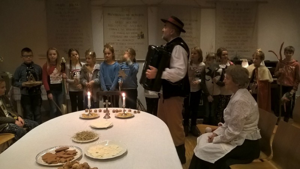 Zanim pierwsza gwiazdka zaświeci - czwartoklasiści z PSP 8 w Muzeum Wsi Opolskiej